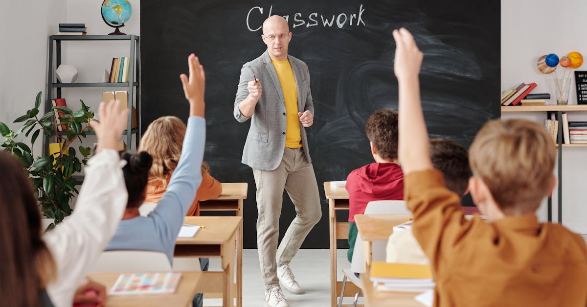entdecken sie die welt der lehrer! erfahren sie mehr über die rolle von lehrern in der bildung, ihre herausforderungen und ihre bedeutenden beiträge zur entwicklung junger köpfe.